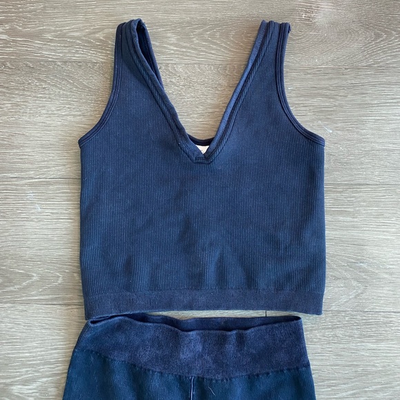 Fabletics Cloud Seamless Split Flare Set - Picture 3 of 6